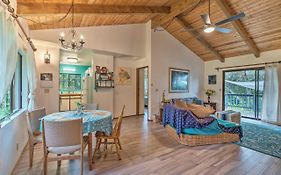 Peaceful Abode With Deck, 13 Mi To Black Sand Beach!