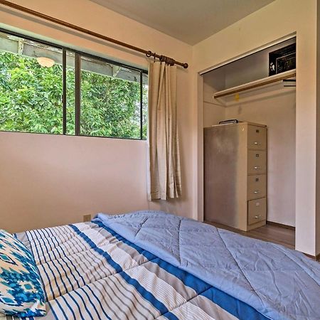 Peaceful Abode With Deck, 13 Mi To Black Sand Beach! Naalehu Exterior photo