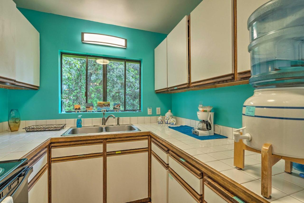 Peaceful Abode With Deck, 13 Mi To Black Sand Beach! Naalehu Exterior photo