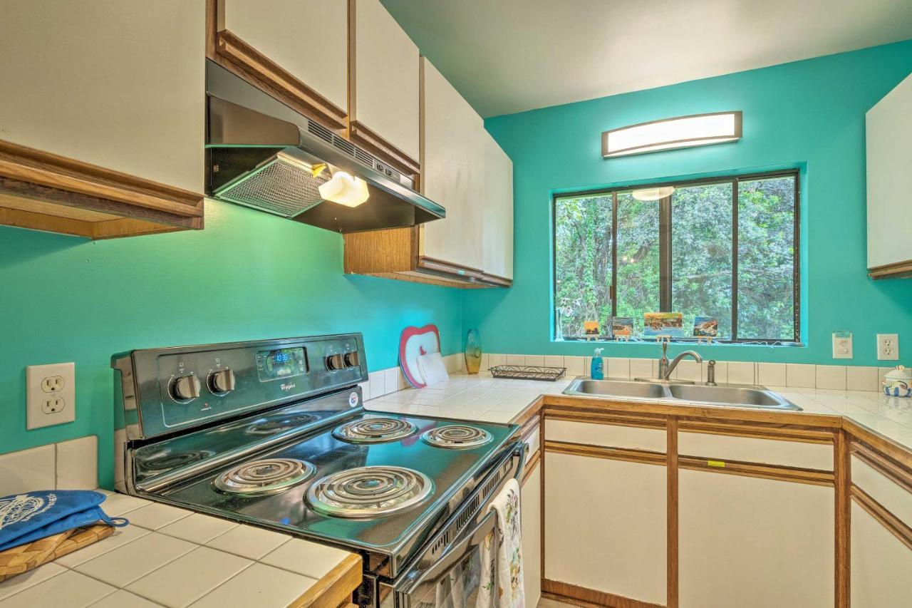 Peaceful Abode With Deck, 13 Mi To Black Sand Beach! Naalehu Exterior photo