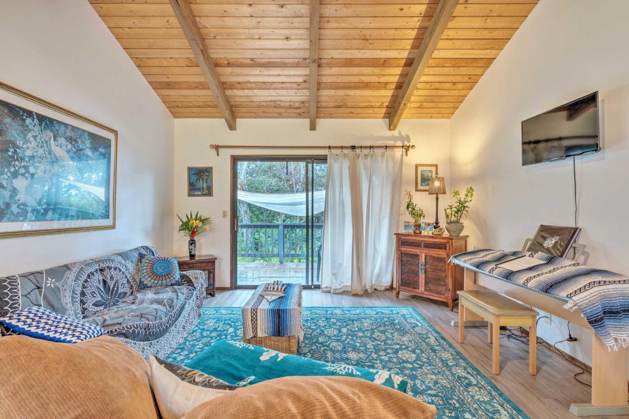 Peaceful Abode With Deck, 13 Mi To Black Sand Beach! Naalehu Exterior photo