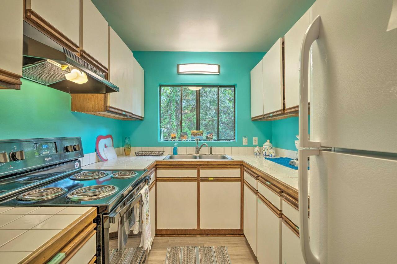 Peaceful Abode With Deck, 13 Mi To Black Sand Beach! Naalehu Exterior photo