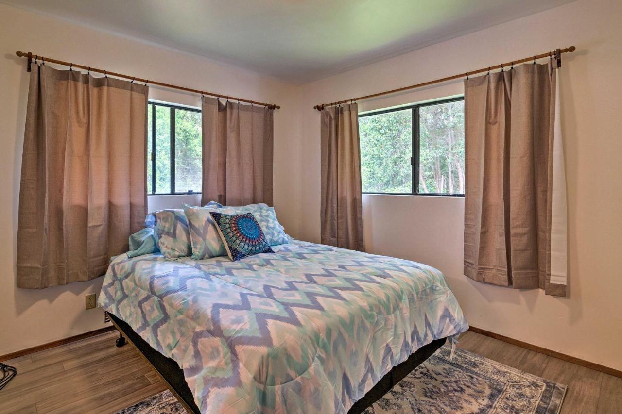 Peaceful Abode With Deck, 13 Mi To Black Sand Beach! Naalehu Exterior photo